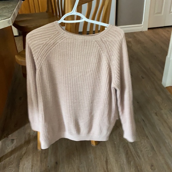 Light pink knitted sweater! - Picture 3 of 3